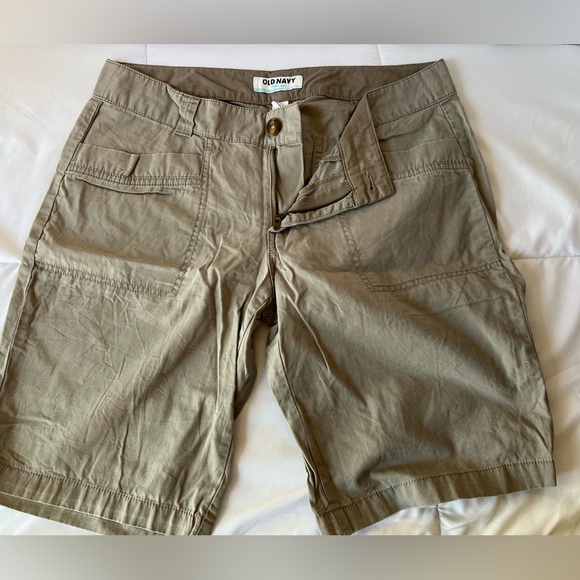Old Navy Pants - Women’s Old Navy Khaki Cotton Bermuda Shorts